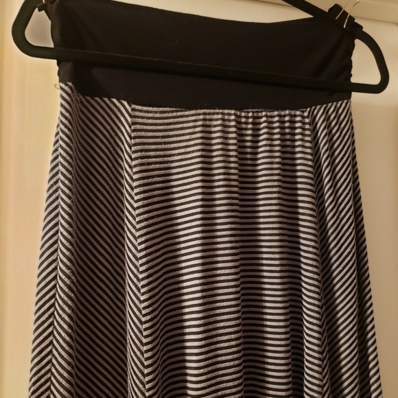 Fall Winter Spring Maternity Blouse & Skirt Bundle - Picture 8 of 10